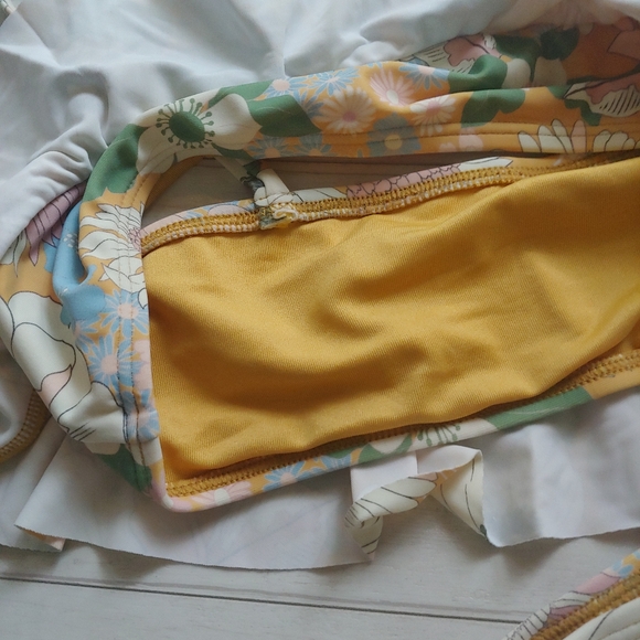 O'Neill NEW Girls Twiggy Ruffle Bikini Top & Bottoms - Picture 6 of 12